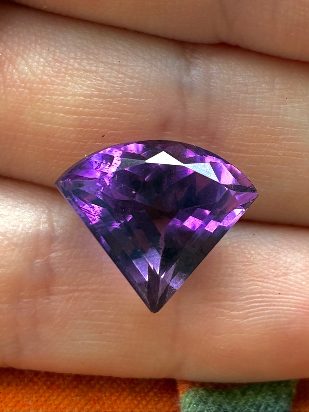 High end 8.67ctw AAA genuine trillion  cut amethyst in gem jar